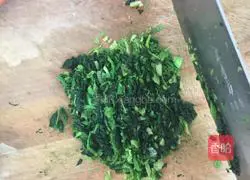 Spinach and corn Illustration of how to make rye pot stickers 2