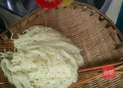 Illustration of how to make cold noodles with pickled mustard and minced meat 3