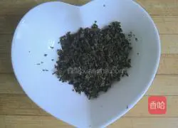 Illustration of how to make pepper leaf rolls 5