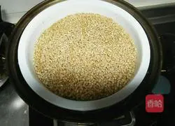 Illustration of how to make black rice balls 7
