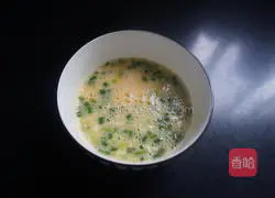 Illustration of how to make tomato scrambled egg rice bowl 3