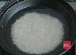 pIllustration of how to make claypot rice 1