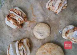 Illustration of how to make pumpkin rolls 8