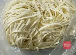 Illustration of how to make braised beans and noodles 1