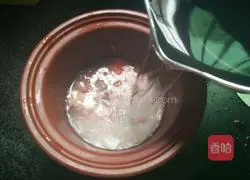 Illustration of how to make mushroom, carrot and chicken porridge 5