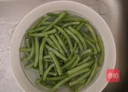 Illustration of how to make braised beans and noodles 2