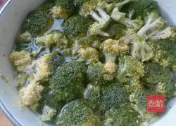 Illustration of how to make claypot rice with carrots and lean meat 7