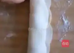 Illustration of how to make rose rolls 3