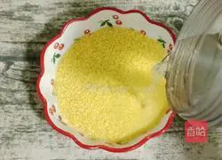 Illustration of how to make chicken, millet and radish porridge 3