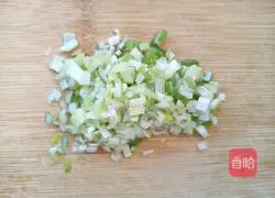 Illustration of how to bake onion-flavored flower rolls 8