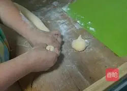 Illustration of how to make pumpkin rolls 5