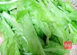 Illustration of how to make small burgers 5