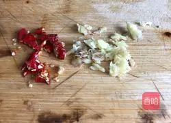 Illustration of how to make bacon braised noodles 2