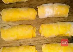 Illustration of how to make pumpkin rolls 7