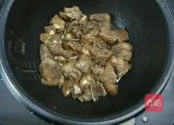 Illustration of how to cook pork ribs in rice cooker 5