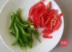 Illustration of how to make shredded pork pancakes 4