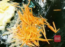 Illustration of how to make fried rice noodles with eggs 6