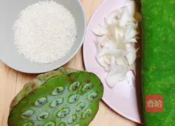 Illustration of how to make fresh lotus leaf, lily and lotus seed porridge (clearing heat and relieving heat) 1