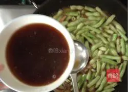 Illustration of making braised beans and noodles 5