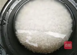 Illustration of braised eggplant claypot rice 1