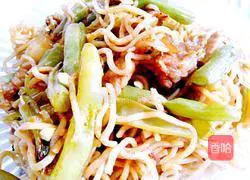 Illustration of Homemade Bean Braised Noodles 10