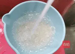 Illustration of how to make astragalus porridge 11