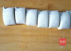 Illustration of how to make scallion oil and salt and pepper rolls 14