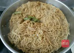 Illustration of how to make braised beans and noodles 6 