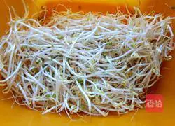 Seafood braised noodles illustration 3