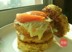 Illustration of how to make instant noodle burger 8