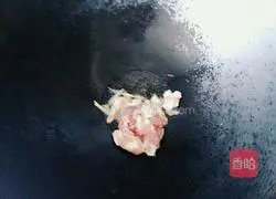 Illustration of making bean sprout spring rolls 3