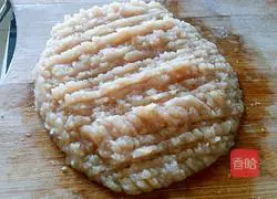 Illustration of how to make mushroom and chicken pot stickers 2