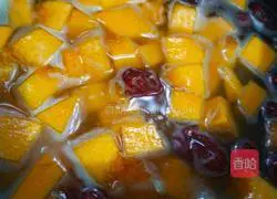 Illustration of how to make red dates, millet and pumpkin porridge 6