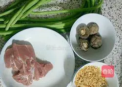 Illustration of how to make Hakka rice noodles wrapped in boards (bundling boards) 1