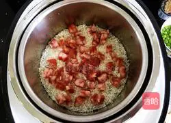 Illustration of how to make braised rice with king oyster mushroom and sausage 7