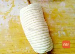 Illustration of how to make salt and pepper shell flower rolls 17