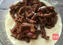 Illustration of how to make red date and egg cake 2