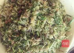 Illustration of making spring rolls in June 9