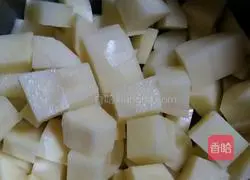 Illustration of how to make ham and potato braised rice 2