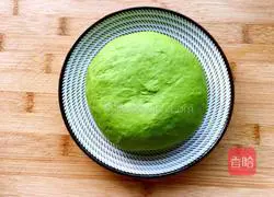 Illustration of how to make spinach and raisin cake 6