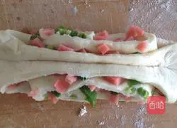 Illustration of how to make scallion-flavored ham rolls 15