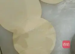 Illustration of how to make rose-shaped and butterfly-shaped flower rolls 12