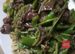Beef and green pepper stir-fry Illustration of how to make rice noodles 4