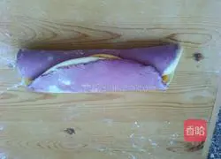 Illustration of how to make three-color flower rolls 4