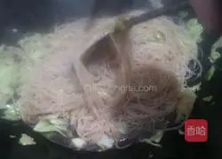 Illustration of how to make fried rice noodles 6