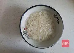 Illustration of how to make rice noodles with mushrooms and chicken 5