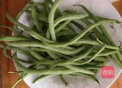 Illustration of how to make braised beans and noodles 1