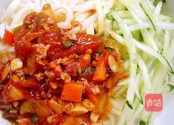 Illustration of how to make cold noodles with braised noodles 5