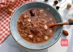 Illustration of how to make red dates, longan and eight-treasure porridge 8