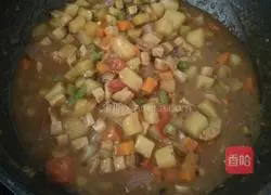 Illustration of how to make curry chicken rice 9